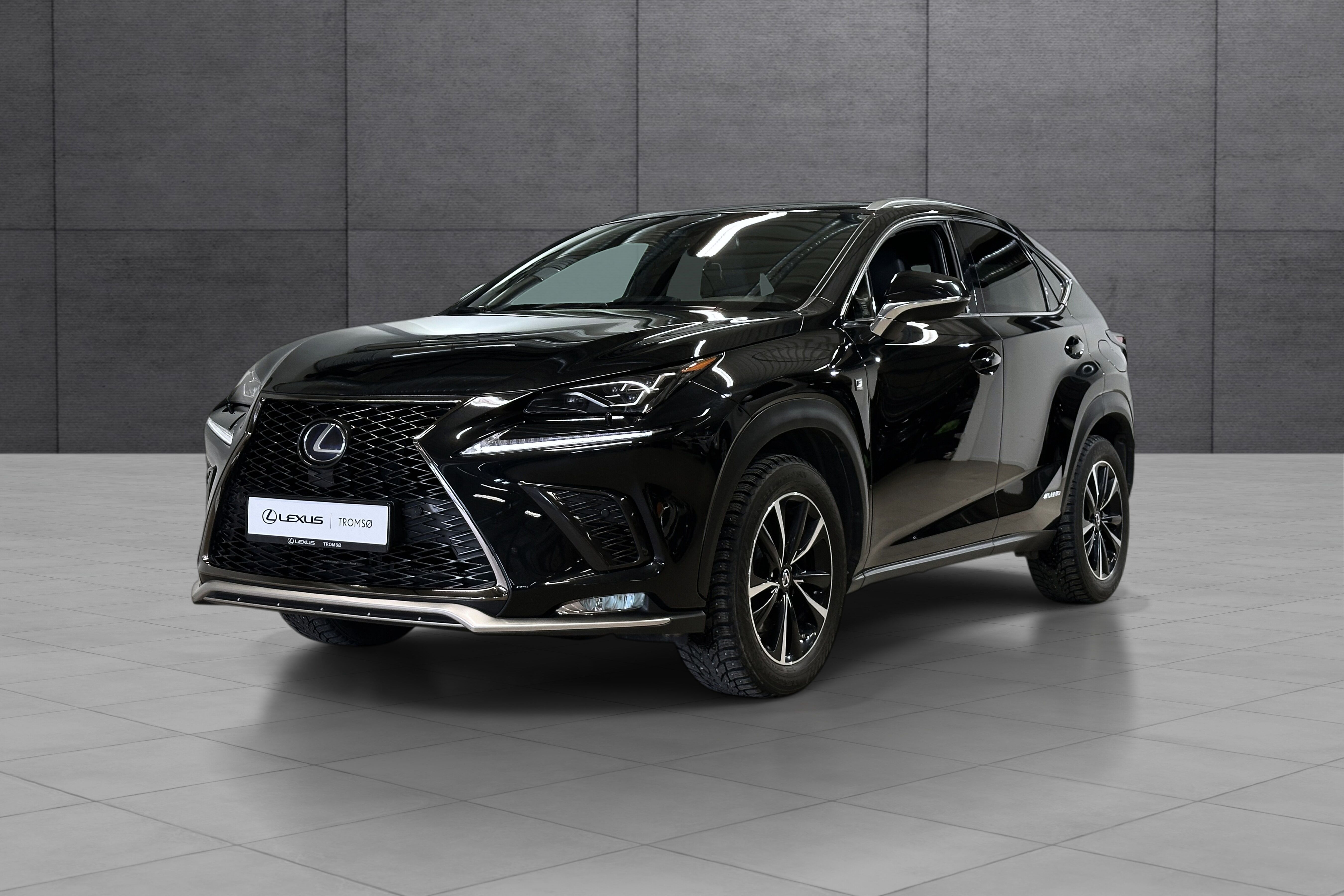 Bilde 2 av Lexus NX 300h AWD F Sport Navi&Sound
