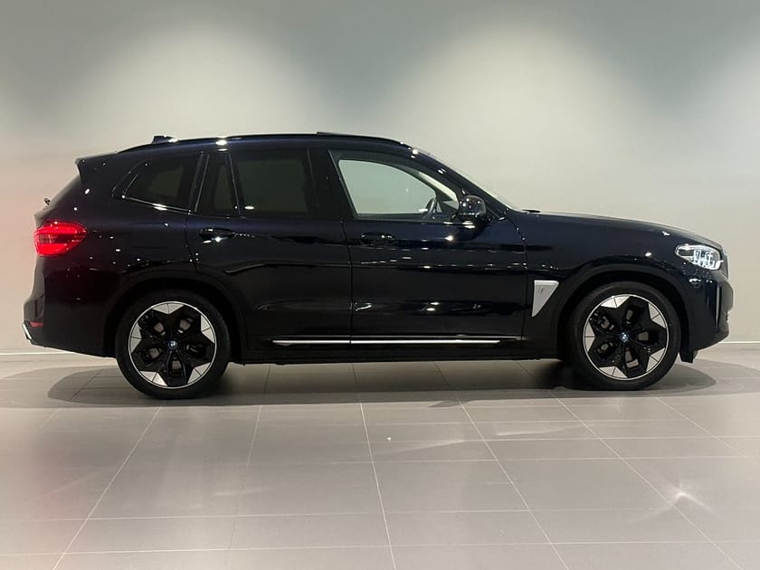 Bild 3 av BMW iX3 Charged Plus M Sport Panorama HUD H/K Drag Adpt Farth