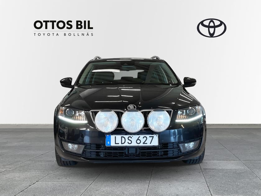 Bild 5 av Škoda Octavia Kombi 2.0 TDI 4x4 Manuell, 150hk - Style / V-hjul, Drag, Värmare
