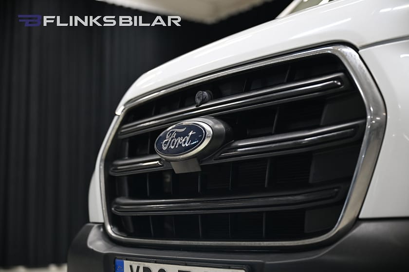 Bild 2 av Ford Transit 350 Chassi Cab 170HK L4 Långflak|Automat|Backkamera|NyKamrem|Moms