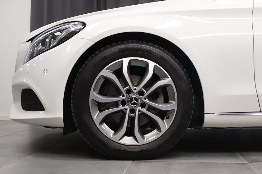 Bild 5 av Mercedes-Benz C 180 Avantgarde Backkamera Multibeam 1 BRUKARE