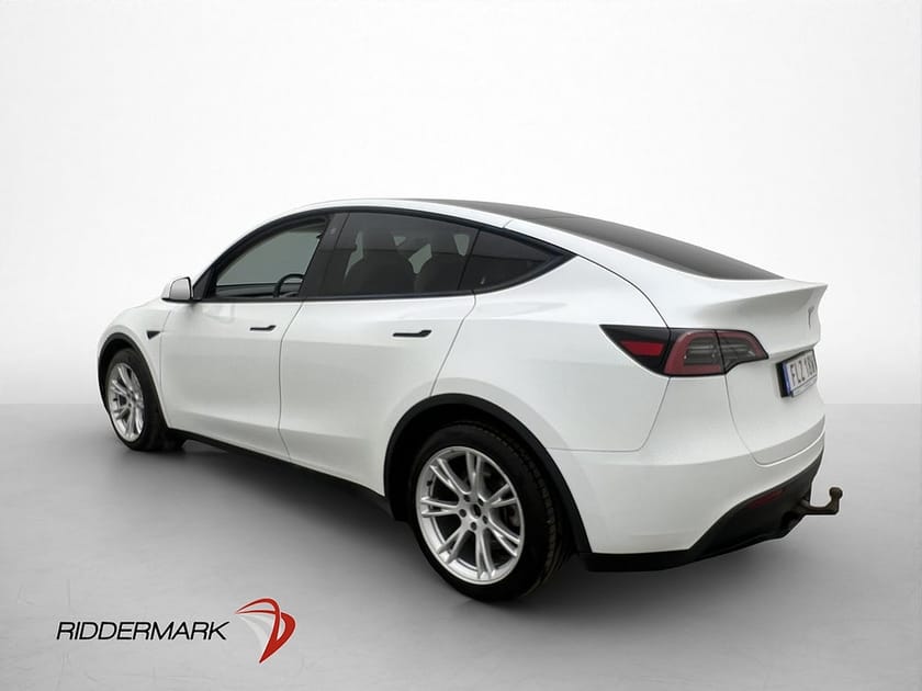 Bild 5 av Tesla Model Y Standard Range RWD Pano AP Drag Ljus interiör MOMS