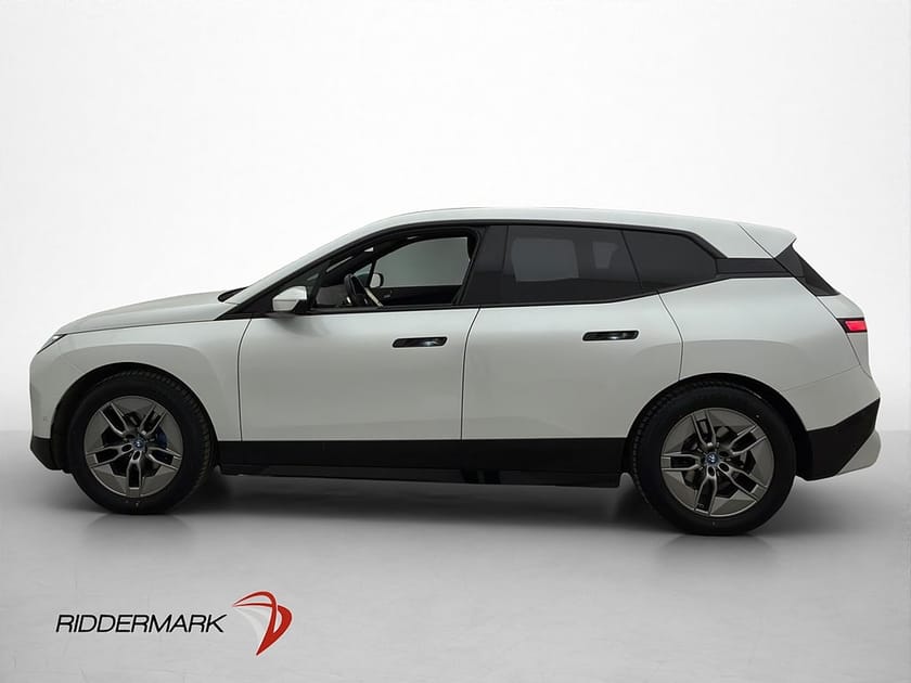 Bild 5 av BMW iX xDrive40 Sport Sky Lounge H/K HUD 360° Skinn Drag