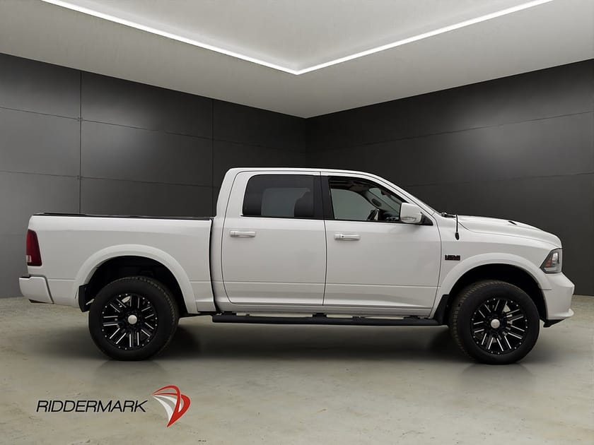 Bild 2 av RAM 1500 Crew Cab Dodge Sport 5.7 4x4 Luft Drag Skinn Taklucka Alpin