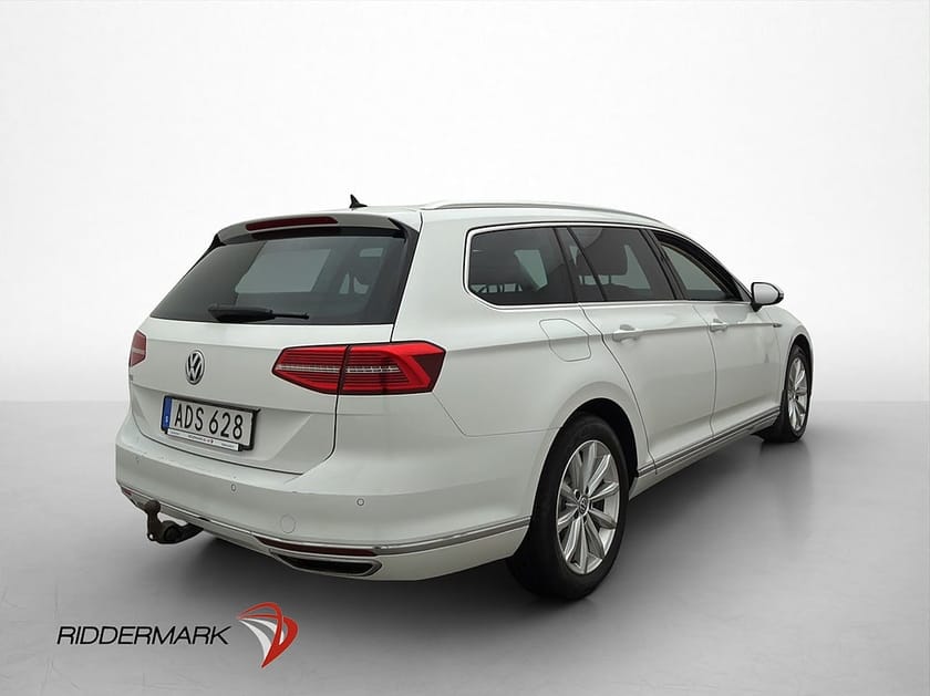 Bild 5 av Volkswagen Passat Variant GTE Kamera Drag Värmare CarPlay Halvskinn