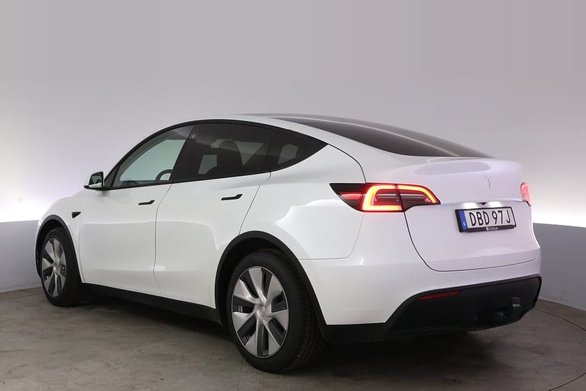 Bild 4 av Tesla Model Y Standard Range RWD Autopilot Pano Drag V hjul