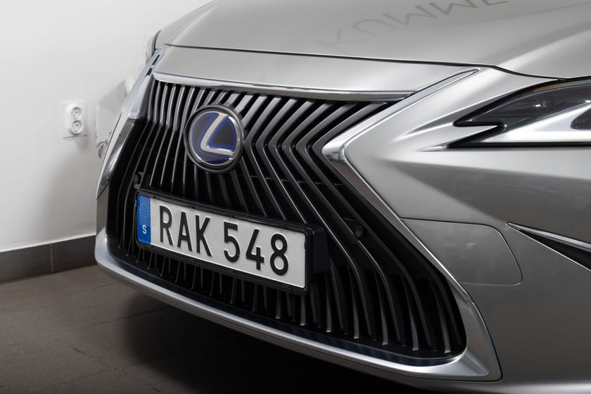 Bild 3 av Lexus ES 300h 2.5 E-CVT 218hk Glastak/Elstolar/Navi/Läder