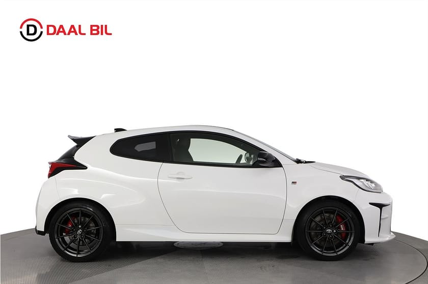 Bild 5 av Toyota GR Yaris iMT 4WD 261HK CIRCUIT PACK QUICKSILVER M-VÄRM B-KAMERA