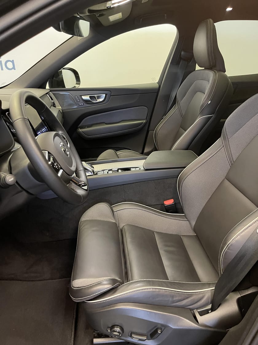 Bild 5 av Volvo XC60 T6 Plus Black Edition / Tonade rutor / Harman Kardon / Backkamera /