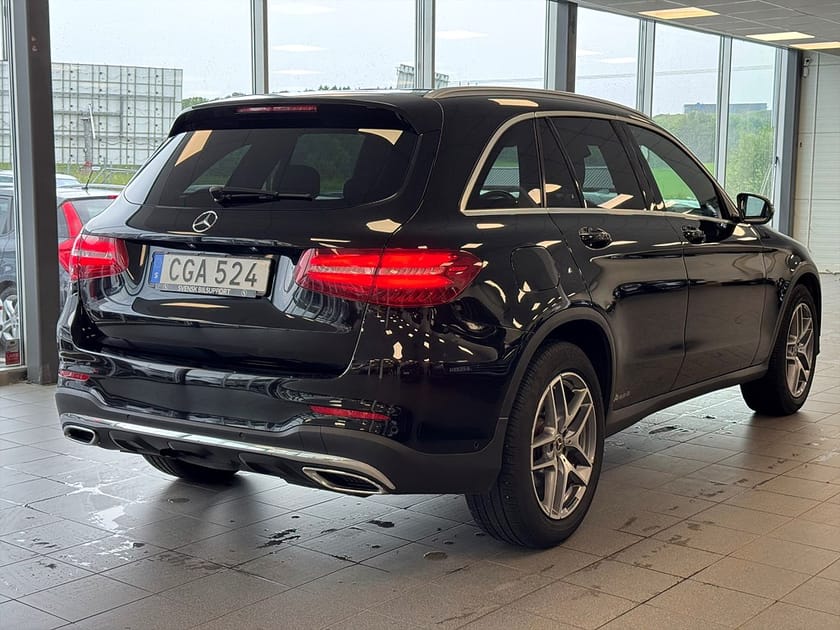 Bild 2 av Mercedes-Benz GLC 250 d 4MATIC Pano Värm Drag