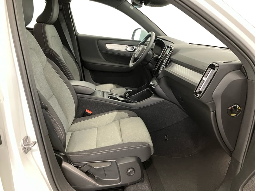 Bild 4 av Volvo XC40 B4 FWD Bensin Mom Adv Navi Pro Edt