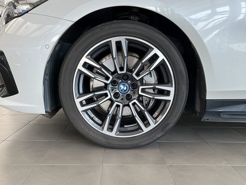 Bild 4 av BMW i5 eDrive40 Sedan M Sport Drag Rattvärme Drive/Park Assist