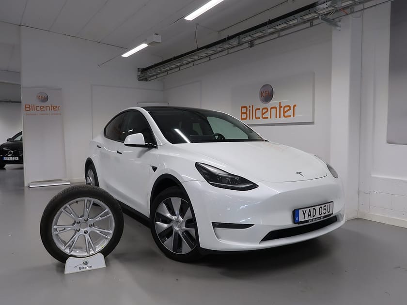 Bild 1 av Tesla Model Y Long Range AWD V-Däck ingår-Drag-Skinn-Pano-Kamera