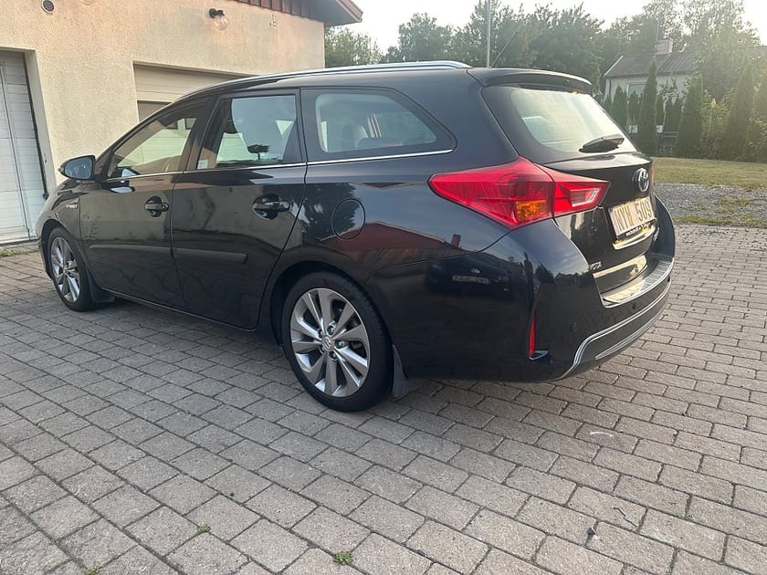 Bild 4 av Toyota Auris Touring Sports Hybrid e-CVT Executive Euro 5