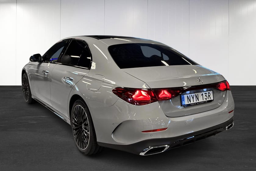 Bild 4 av Mercedes-Benz E 300 de 4MATIC 4M SEDAN  | AMG | Advanced Edition | Pano | Burmester | 360 |