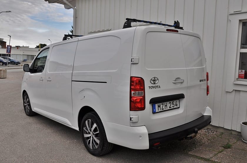 Bild 4 av Toyota Proace 2.0 Lång 2-dörrar 120hk Proffesional Värmare Drag HUD