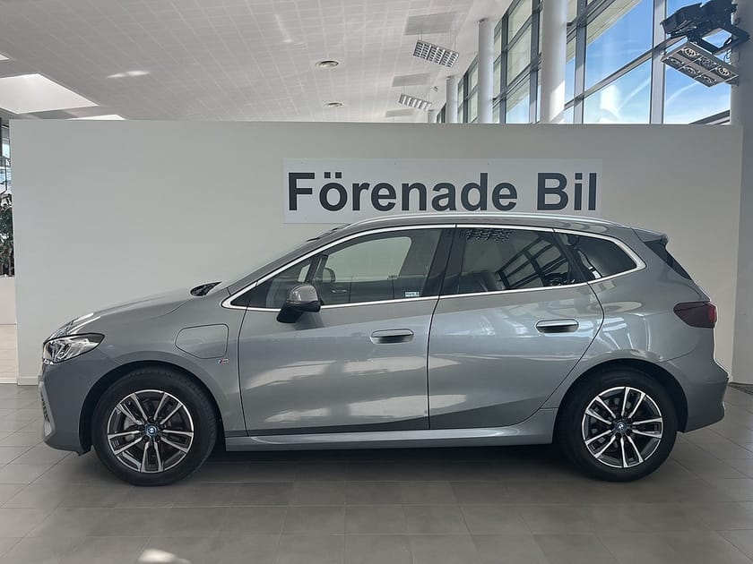 Bild 3 av BMW 225e xDrive Active Tourer 225 M Sport Drivning Assist Panorama
