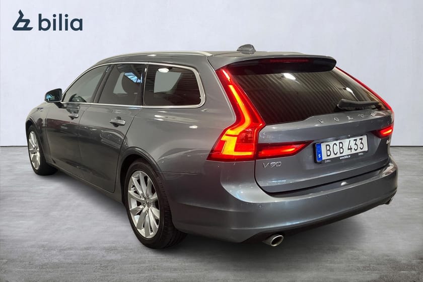 Bild 2 av Volvo V90 D4 Business Advanced Mörkt tonade rutor 5 st Navigation Parkeringssensor fram/bak Programbar bränslevärmare Dragkrok