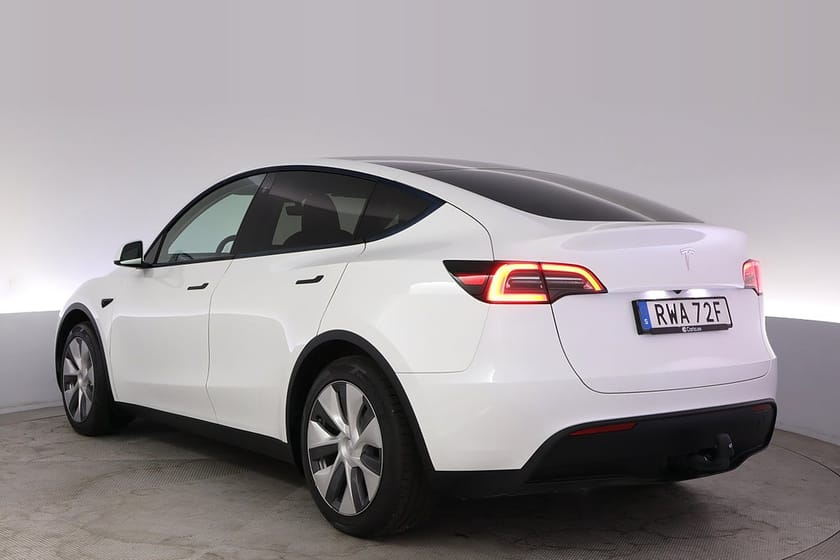 Bild 4 av Tesla Model Y Standard Range RWD Autopilot Panorama Drag