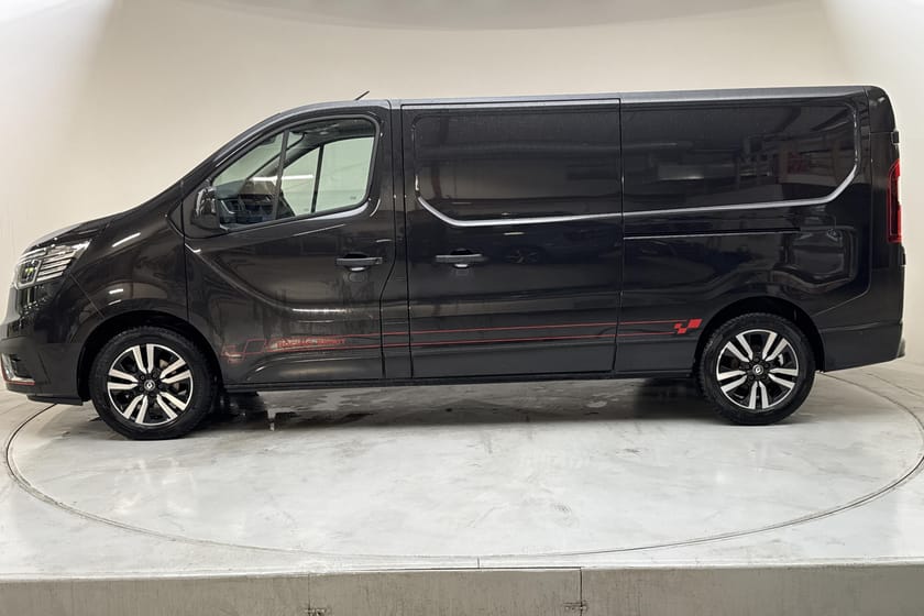 Bild 2 av Renault Trafic Skåpbil 2.0 dCi Skåp (170hk) Racing Spirit Värmare