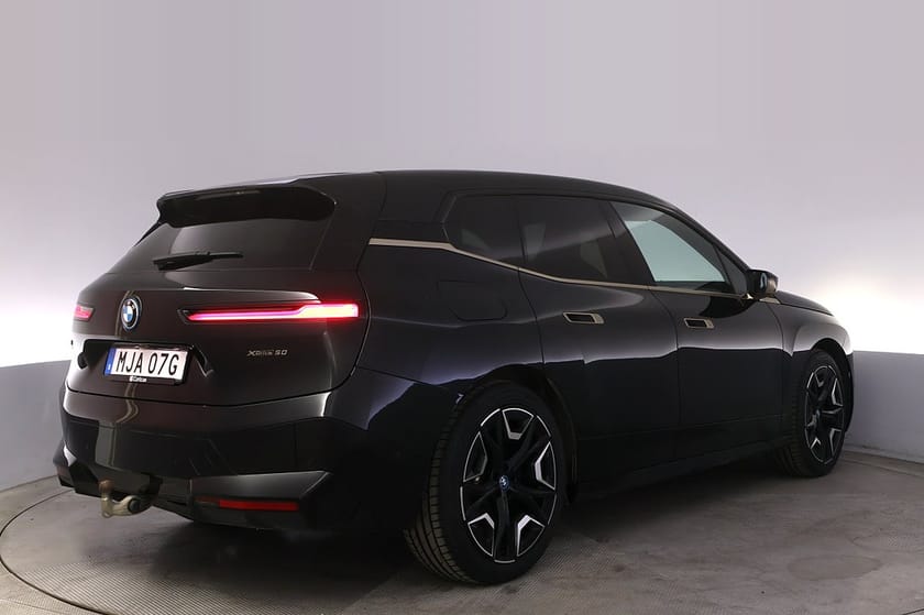 Bild 5 av BMW iX xDrive50 Sport Pano Luft Bowers DAP Laser 360 Drag