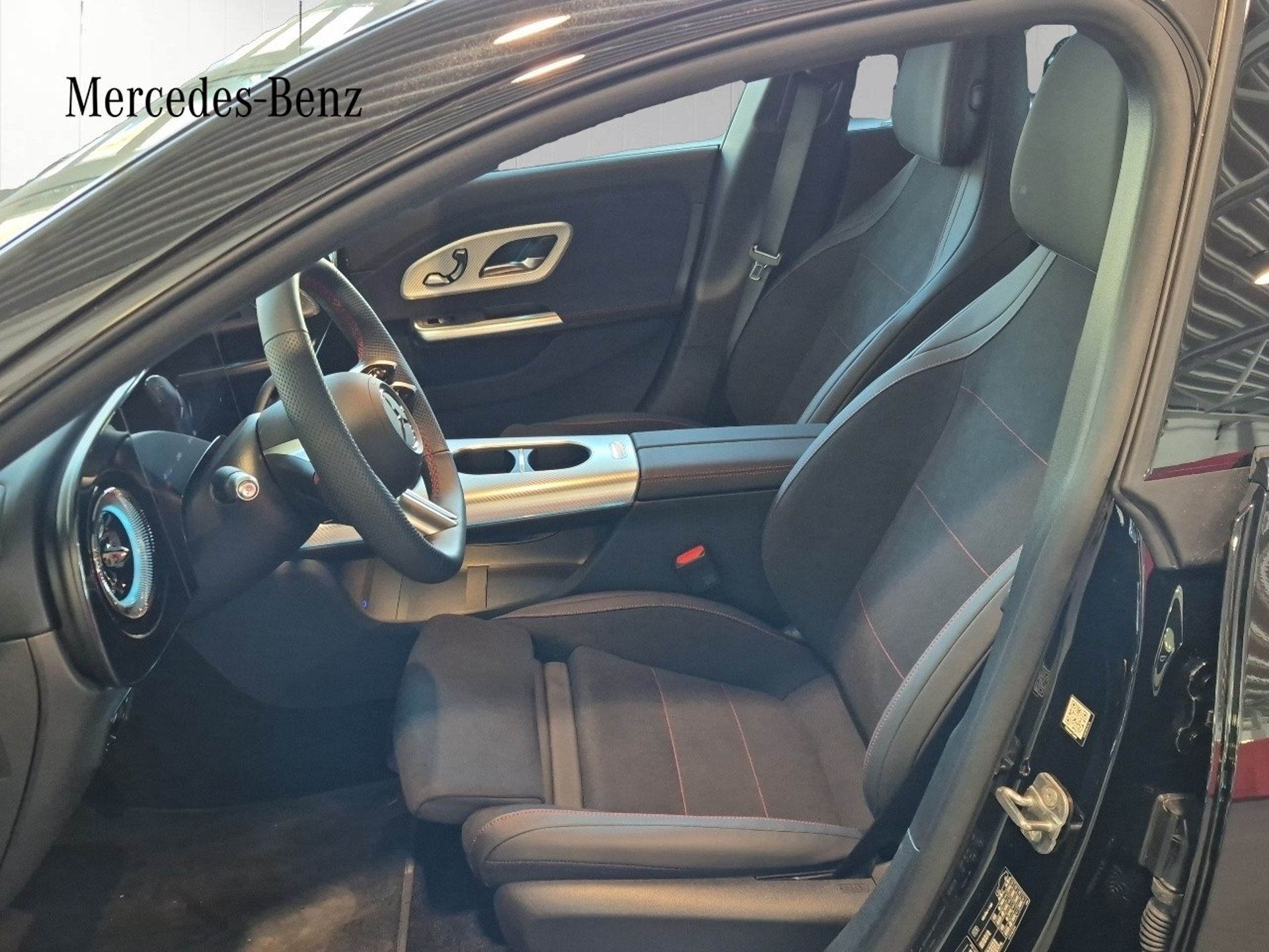 Mercedes-Benz CLA 350 4MATIC 2025, bild 6/21