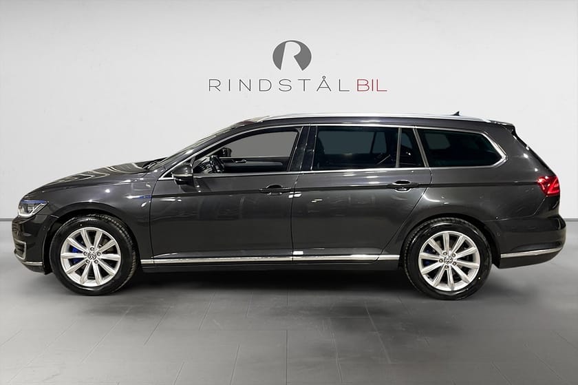Bild 4 av Volkswagen Passat Variant GTE SC 1.4 TSI 218 HK DSG B-VÄRM DRAG COCKPIT 13400MIL