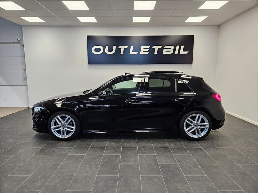 Bild 2 av Mercedes-Benz A 180 AMG Line 7G-DCT 136hk Panorama Backkamera