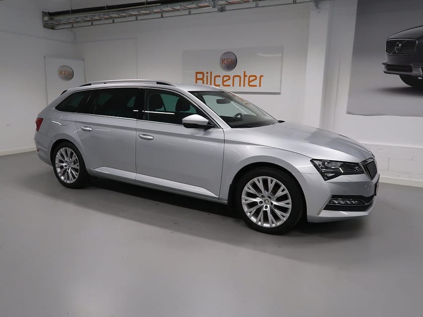 Bild 4 av Škoda Superb iV Kombi Skoda 1.4 TSI V-Däck ingår CANTON-Cockpit-Drag-Kamera-Värm