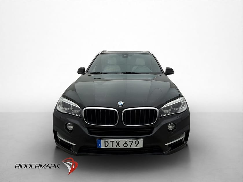 Bild 2 av BMW X5 xDrive30d 258hk Pano Kamera H/K HUD Skinn Navi Drag