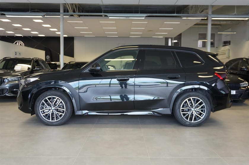 Bild 3 av BMW iX1 xDrive30 M Sport Business Ed Drag HUD DA
