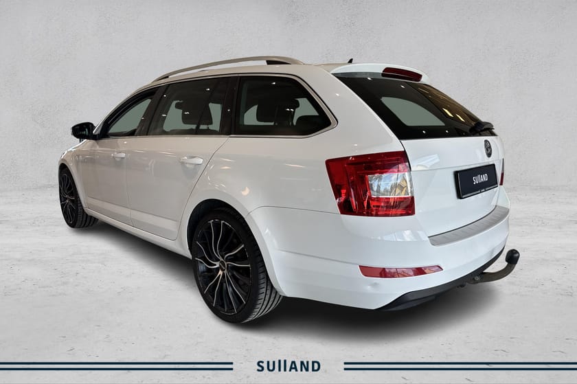 Bilde 3 av Škoda Octavia Stasjonsvogn 180hk TSI 4X4 DSG, Elegance, Soltak, Delskinn