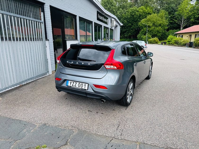 Bild 3 av Volvo V40 T3 152HK BUSINESS / EN ÄGARE / VÄRMARE / 6400Mil