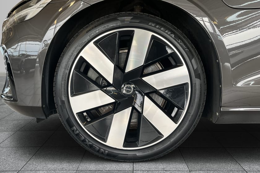Bild 3 av Volvo V60 Recharge T6 II Ultimate Dark Panorama/ Head up/ 360/ Klimatpaket