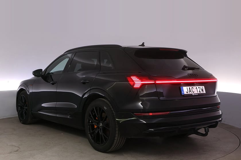 Bild 4 av Audi e-tron 55 quattro S-line Adv. Pano 360 Elstol B&O Drag