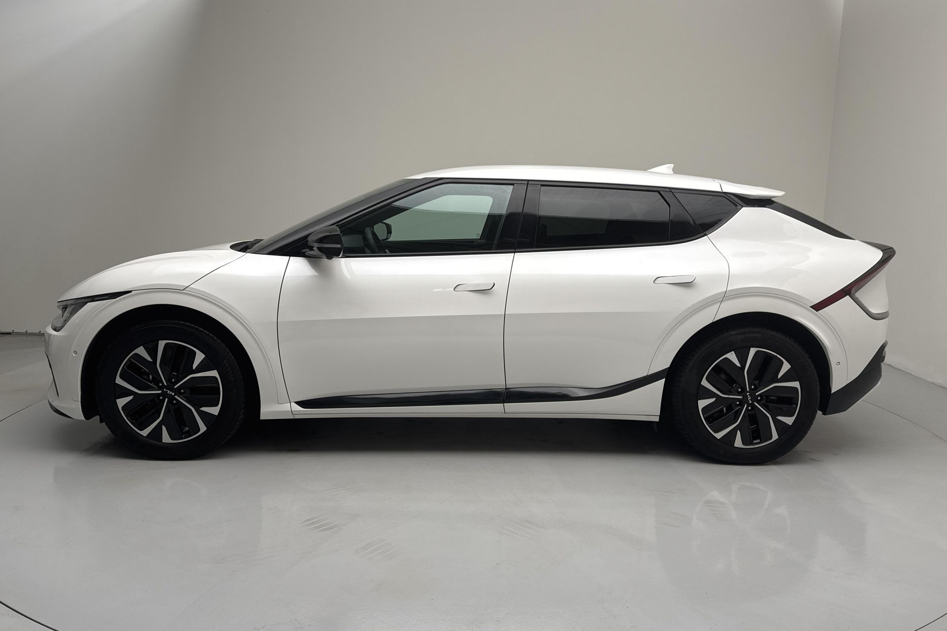 Kia EV6 77.4 kWh AWD 2023, photo 2/10