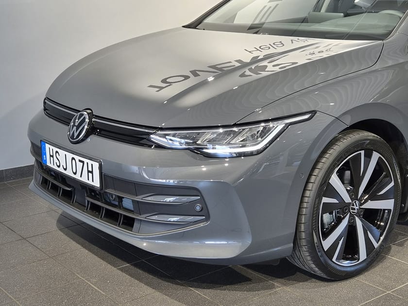 Bild 3 av Volkswagen Golf Life 1.5 eTSI 150hk |Kamera|Komfort stolar|18"