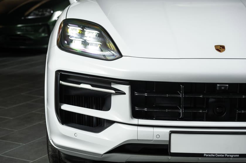 Bilde 3 av Porsche Cayenne E-Hybrid Rear-axel/Sportseksos/Pano/22"/HD-Matrix/18vei