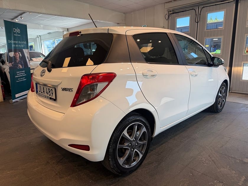 Bild 4 av Toyota Yaris 5-dörrar 1.33 Dual VVT-i Aut Edition 50 M-värmare
