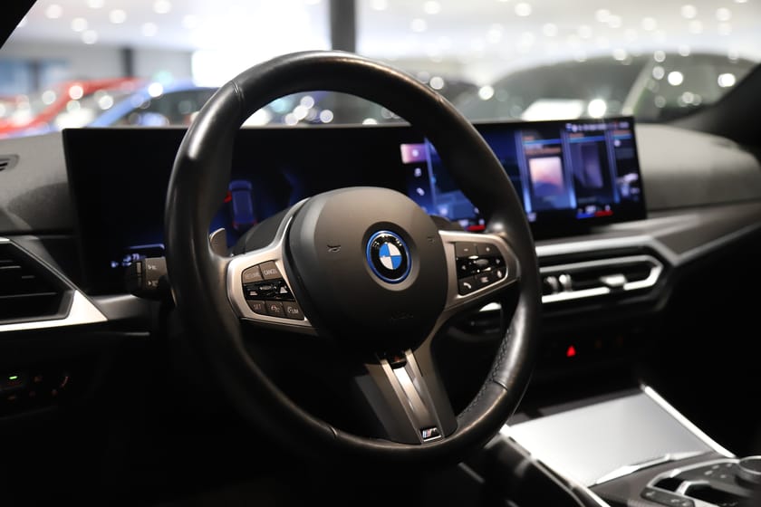 Bild 5 av BMW 330e xDrive Touring M Sport / Aktiv Farthållare / Hifi