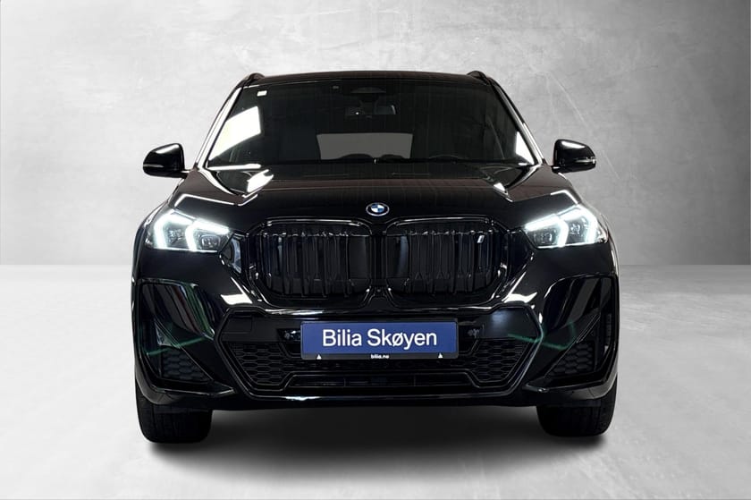 Bilde 2 av BMW iX1 xDrive30 Fully Charged M-sport, HUD, ComfAcc, H/K, Krok