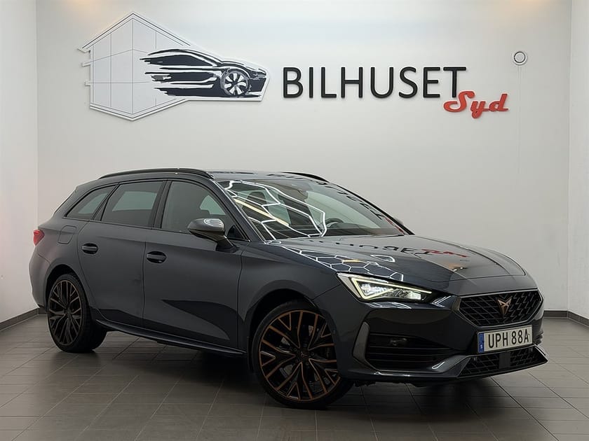 Bild 1 av CUPRA Leon Sportstourer e-Hybrid 245hk Cockpit/Navi/Bkamera/19"Fälg/Krok/AdaptivF/Carpla