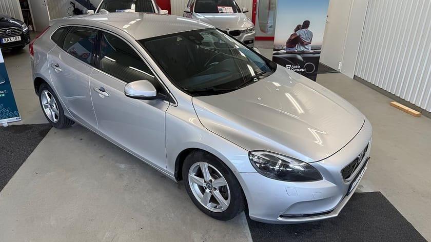 Bild 2 av Volvo V40 D2 Manuell120hk Momentum, Nykam, Nybes, Nyservad *FYND*