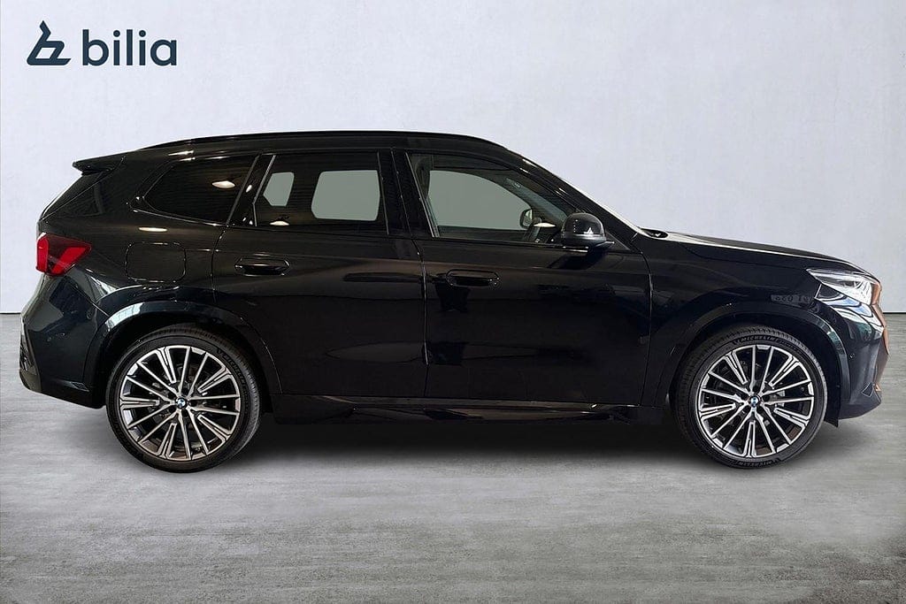 BMW iX1 eDrive20, 204ps, 2026