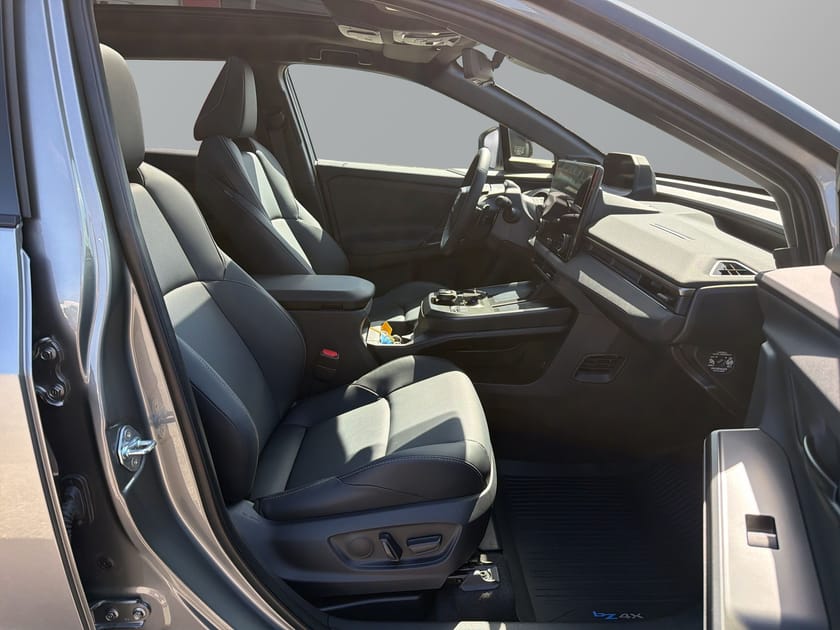 Bild 5 av Toyota bZ4X 73.1 kWh AWD, 343hk,Executive,Bi-Tone,Pano,770mil
