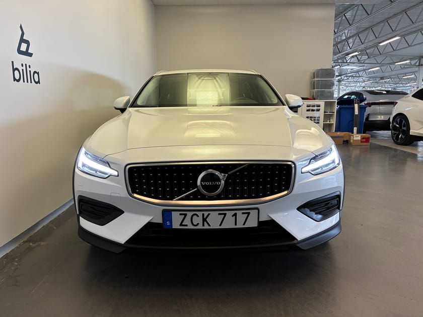 Bild 2 av Volvo V60 Cross Country B4 AWD Diesel Core / Keyless / BLIS / Backkamera / Navigation /