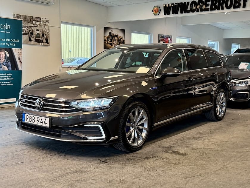 Bild 2 av Volkswagen Passat Sportscombi GTE 1.4 Plug in Drag Värmare Cockpit Moms