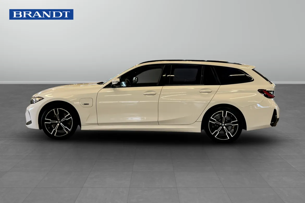 BMW 330e xDrive Touring