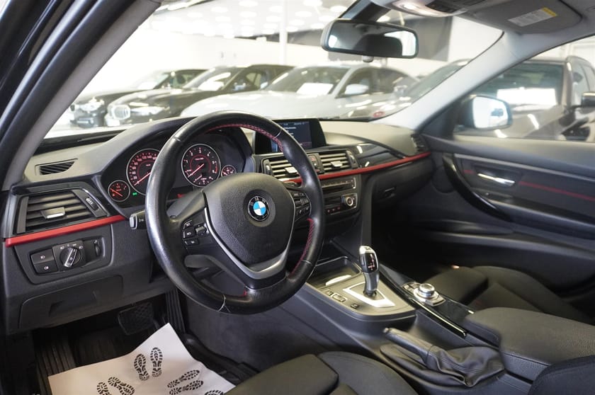 Bild 4 av BMW 320d xDrive Sedan Sportline Drag Navi