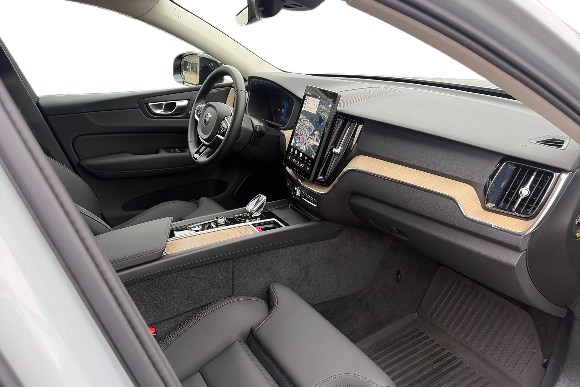 Volvo XC60 T6 Plus Dark Nordic Edition 2026, bild 7/10